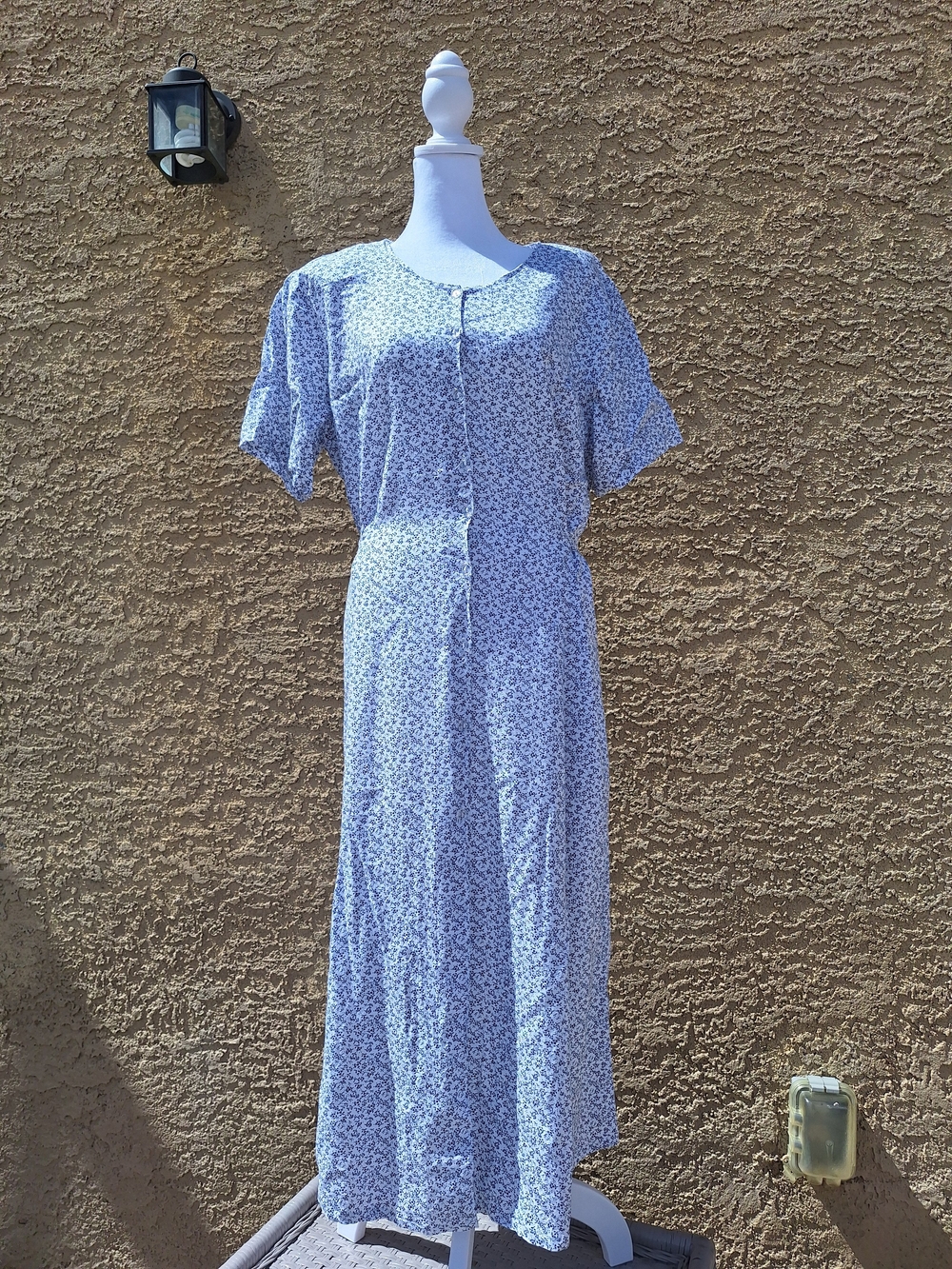Vintage 80s Blue & White Floral Button-Front Women’s Dress With Shoulder Pads